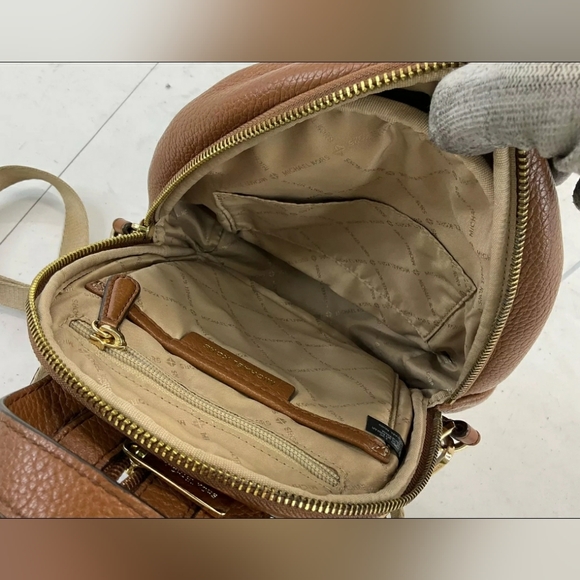 Michael Kors MK Designer Erin Leather Backpack Light Brown - Picture 4 of 10